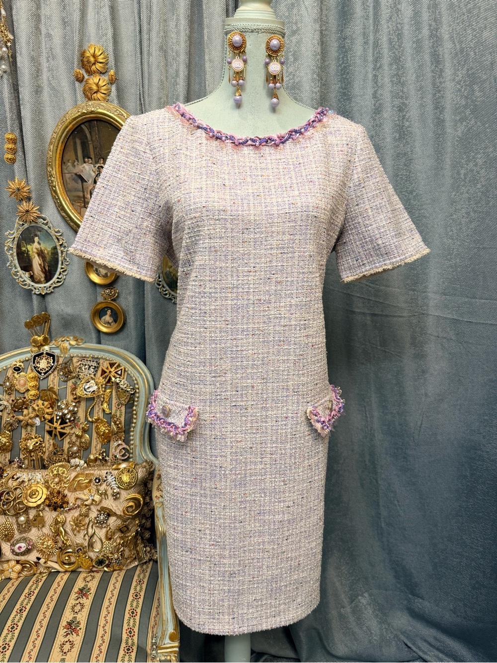 Chic Tweed Shift Dress in Pale Lavender